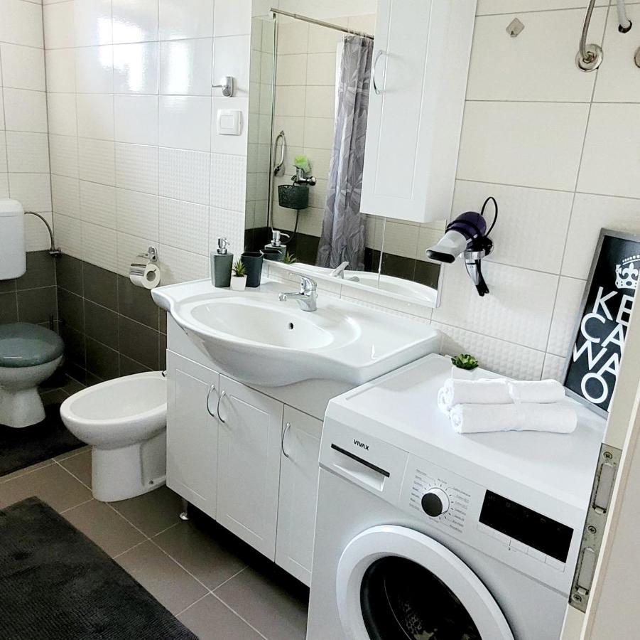 Apartman Rocky Petrovija ภายนอก รูปภาพ